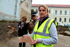 Palánkfal, kályhacsempe és téglaégető Palánkfal, kályhacsempe és téglaégető