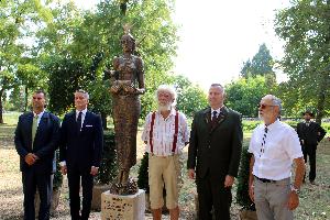 Felavatták Szabolcs Péter Diana című szobrát Felavatták Szabolcs Péter Diana című szobrát