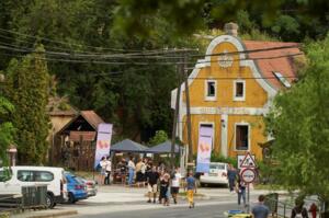 Irodalom a kertben, koncertek a dombon Irodalom a kertben, koncertek a dombon