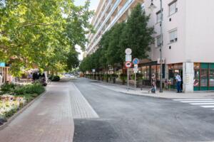 Új útburkolaton járható a Kossuth utca egy szakasza és a Bajcsy-Zsilinszky tér déli oldala Új útburkolaton járható a Kossuth utca egy szakasza és a Bajcsy-Zsilinszky tér déli oldala