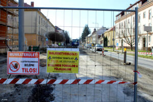 Újabb munkák a Kosztolányi utcában Újabb munkák a Kosztolányi utcában