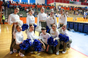 Hrom ve lp fel a Motion Dance School a kosrmeccseken