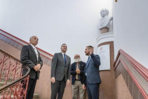 Az ifjú Deákról avattak mellszobrot a törvényszéken Az ifjú Deákról avattak mellszobrot a törvényszéken