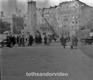 Budapesti '56-os eseményeket ábrázoló képek a zalaegerszegi bolhapiacról Budapesti '56-os eseményeket ábrázoló képek a zalaegerszegi bolhapiacról