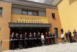 Átadták a Mindszenty-iskola sportközpontját és vívótermét Átadták a Mindszenty-iskola sportközpontját és vívótermét