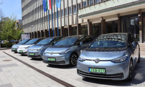 Öt elektromos autót kapott a kórház Öt elektromos autót kapott a kórház