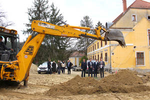 Korhű külső, modern belső Korhű külső, modern belső