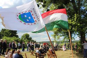 Emlékkő a trianoni határon Emlékkő a trianoni határon