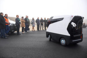 Megkezdték működésüket az autonóm, elektromos autótöltő robotok a ZalaZone Tesztpályán Megkezdték működésüket az autonóm, elektromos autótöltő robotok a ZalaZone Tesztpályán